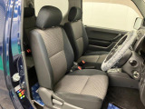 【フロントシート】さまざまな体格の方が快適に運転ができるよう配慮したシートになっております。