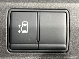 【パワースライドドア】スマートキーや運転席のスイッチでスライドドアの開閉が可能♪電動だから力を入れてドアを開ける必要が無く、小さいお子様でも、重い荷物を持っている時もラクに開け閉めできます♪