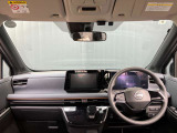 視界が広く、運転しやすい室内です。座り心地の良い前席シート。是非、見て・触れて座り心地も体感してください