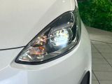 【LEDヘッドライト】悪天候や夜間走行時も良好な視界を確保し安心して運転できる高輝度LEDヘッドライトを装備!点灯速度が早く、消費電力も抑えられています。