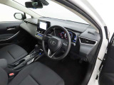 シンプルで使いやすいデザインの運転席です。