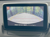 【バックカメラ】駐車時に後方がリアルタイム映像で確認できます。大型商業施設や立体駐車場での駐車時や、夜間のバック時に大活躍!運転スキルに関わらず、今や必須となった装備のひとつです!