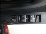 運転席ドアの操作しやすい位置にミラー操縦スイッチがついておりますので、ストレスなく自分のフィットする位置にセッティング頂けます。