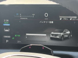 優れた視認性とデザイン性を兼ね備えたメーターです。瞬間燃費・平均燃費表示とともに燃費を意識した丁寧な走りをサポートします。