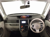 【前方視界】開放的な前方視界!運転がしやすく疲れにくいです♪窓が大きく、見通しがとっても良いおクルマですよ♪