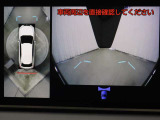 上から車両を見下ろしたような映像をナビゲーション画面に表示する「パノラミックビューモニター」を搭載しています。