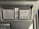 両手が荷物で塞がっている時にはコレ!パワーバックドアで開閉ラクラクです。バックドアに手が届かない時も、リモコンで開閉の操作が可能です。もちろん、荷物もたっぷり積めます。