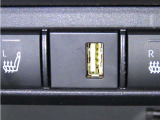 USB端子を装備しています。