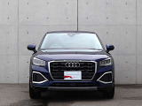 ●一目でAudiとわかる特徴的なシングルフレームグリル・LEDランプ。精悍なフロントマスクからAudiのスマートで上品なブランドを連想させてくれます。女性にも大変ご好評頂いております。