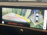 【パノラミックビューモニター】専用のカメラにより、上から見下ろしたような視点で360度クルマの周囲を確認することができます☆死角部分も確認しやすく、狭い場所での切り返しや駐車もスムーズに行えます。
