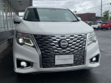 LEDヘッドライトです。ロービームにシャープな白光色のLEDランプを採用しました。