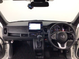 【前方視界】開放的な前方視界!運転がしやすく疲れにくいです♪窓が大きく、見通しがとっても良いおクルマですよ♪