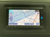 ナビゲーションはフルセグTV対応のGathers純正メモリーナビを搭載しています。Bluetoothオーディオ機能がありますので、スマートフォンなどの音楽も再生できます。