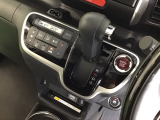 発進時から滑らかに加速する無段階変速のCVTはストップ&ゴーの多い街の中も快適です