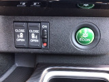 【両側パワースライドドア】両側がパワースライドドアになっており、運転席のスイッチやスマートキーでも開閉が可能です!開口部も広いので乗り降りも楽々♪