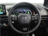 【Honda SENSING】 カメラ等装置で精度の高い検知能力を発揮、安全運転を支援します。ステアリング上のコントローラーに注目!