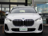 BMW在庫保有台数常時100台以上!ご来店の際はBMW本店(厚木市下荻野140-1)にご来店ください!弊社自慢の全天候型ショールーム!BMW在庫保有台数常時100台以上ございます!