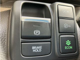 パーキングはスイッチ式で簡単★オートブレーキホールド機能もございます★信号待ちなどにお使いください♪