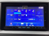 ワイド画面のナビゲーションはフルセグTV対応のメモリーナビ(Aftermarket品)を搭載しています。Bluetoothオーディオ機能がありますので、スマートフォンなどの音楽も再生できます。