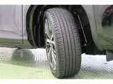 タイヤサイズはハイスペックな215/50R18。