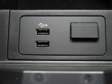 ☆USB端子2個、ミュージックプレーヤー接続でお気に入りの音楽を楽しむことができます。USB端子接続で可能な端末充電を同時に2個行うことができます☆