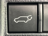 【パワーバックドア】スマートキーや運転席のボタンを押すだけでリアゲートが自動で開閉します!荷物を持っている時や、高い位置にあるバックドアを閉める際に便利な機能です♪