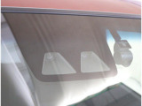 軽自動車の衝突回避システム「スマートアシスト」付き!さまざまな状況で危険を察知し、衝突の回避や注意を喚起します。