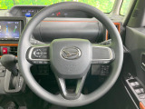 インテリアに合わせたデザインのステアリングは、運転される方のことも考え、運転しやすい形状、大きさです。是非一度、実際に触ってお確かめください。