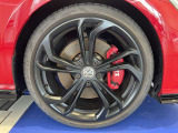 純正19インチGTI専用アルミ!タイヤサイズは235/35R19です