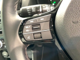 ステアリングにオーディオ操作スイッチが付いています。オーディオ画面に直接タッチしなくても操作が出来ますので、運転に集中できます。