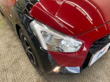 【LEDヘッドランプ】長寿命かつ視認性に優れたLEDヘッドライト。明るいLEDは暗い夜道でも安心です。ヘッドライトの劣化を防ぐコーティングの施工も承りますので、担当スタッフにお気軽にお申し付け下さい。