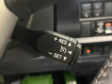 【クルーズコントロール】高速道路もラクラク走行。アクセルを離しても一定速度で走行ができ、長距離運転時の負担を軽減!加速・減速も簡単なスイッチ操作で調整できます。