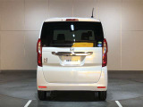前・後方に車両や壁などの障害物がある場合、クルマが誤操作を察知して、衝突を未然に防ぎます。
