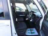 運転する方の体格に合わせて、シートの高さやステアリングの位置を、最適なポジションに調整できます。