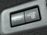 【パワーバックドア】スマートキーや運転席のボタンを押すだけでリアゲートが自動で開閉します!荷物を持っている時や、高い位置にあるバックドアを閉める際に便利な機能です♪