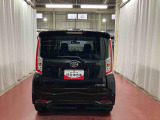跳ね上げ式バックドアなので、雨天時の荷物の出し入れの際も濡れにくいです