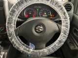 【ハンドル回り】インテリアに合わせたデザインのステアリングは、運転される方のことも考え、運転しやすい形状、大きさです。ぜひ一度、実際に触ってお確かめください。