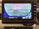 バックでの車庫入れも安心です! リアカメラが付いているバックモニター付のナビを装備しております。操作線もついており距離感も画面から確認できます。