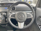 インテリアに合わせたデザインのステアリングは、運転される方のことも考え、運転しやすい形状、大きさです。是非一度、実際に触ってお確かめください。