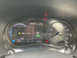 メーター内センターディスプレイには車の様々な設定や情報が表示されます。