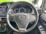 【純正革巻きステアリング】上質な革を使用することで、手にしっかり馴染みとても運転しやすいハンドルです♪