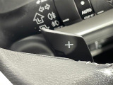 【パドルシフト(AT車)】MT車と同じように好きなギアで走ることができます!ステアリングから手を離さずに指先だけでシフト操作ができ、よりスポーティな走りをお楽しみいただけます。