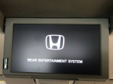【後席用プルダウンモニター】後ろに乗車している人を飽きさせません♪ テレビやDVDビデオを見ながら楽しいドライブを♪使わない時は格納できますので、ジャマになる事もありません♪