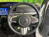 インテリアに合わせたデザインのステアリングは、運転される方のことも考え、運転しやすい形状、大きさです。是非一度、実際に触ってお確かめください。