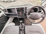 前方の見切りが良く視界良好で運転しやすいです♪
