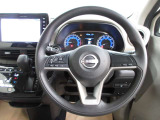 運転が楽しくなる明るく開放的な運転席まわりです。