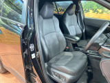 運転席シート廻りは使用感も少なく、良好な状態となっています。前オーナー様が丁寧に使っていたことがよくわかりますね。