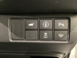 Hondaセンシング用の、VSA(ABS+TCS+横滑り抑制)解除スイッチなどはハンドルの右側に装備しています。