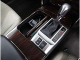運転席と助手席の間にもドリンクホルダーが付いていて快適に過ごせそうですね。