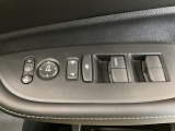 パワーウインドウは運転席でドア4枚とも上下の操作ができるようになっています。子供さんが勝手に操作できないようにロックすることも可能です。